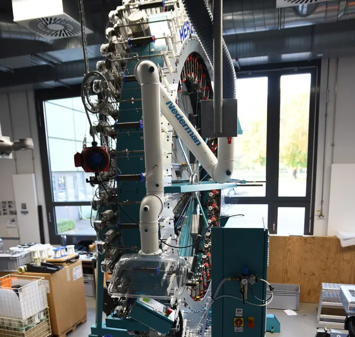 Innovative FRP braiding machine: ✓radial & axial braiding ✓economical automation with Nanotec electric motors ✓quick & defined winding, warping and weaving